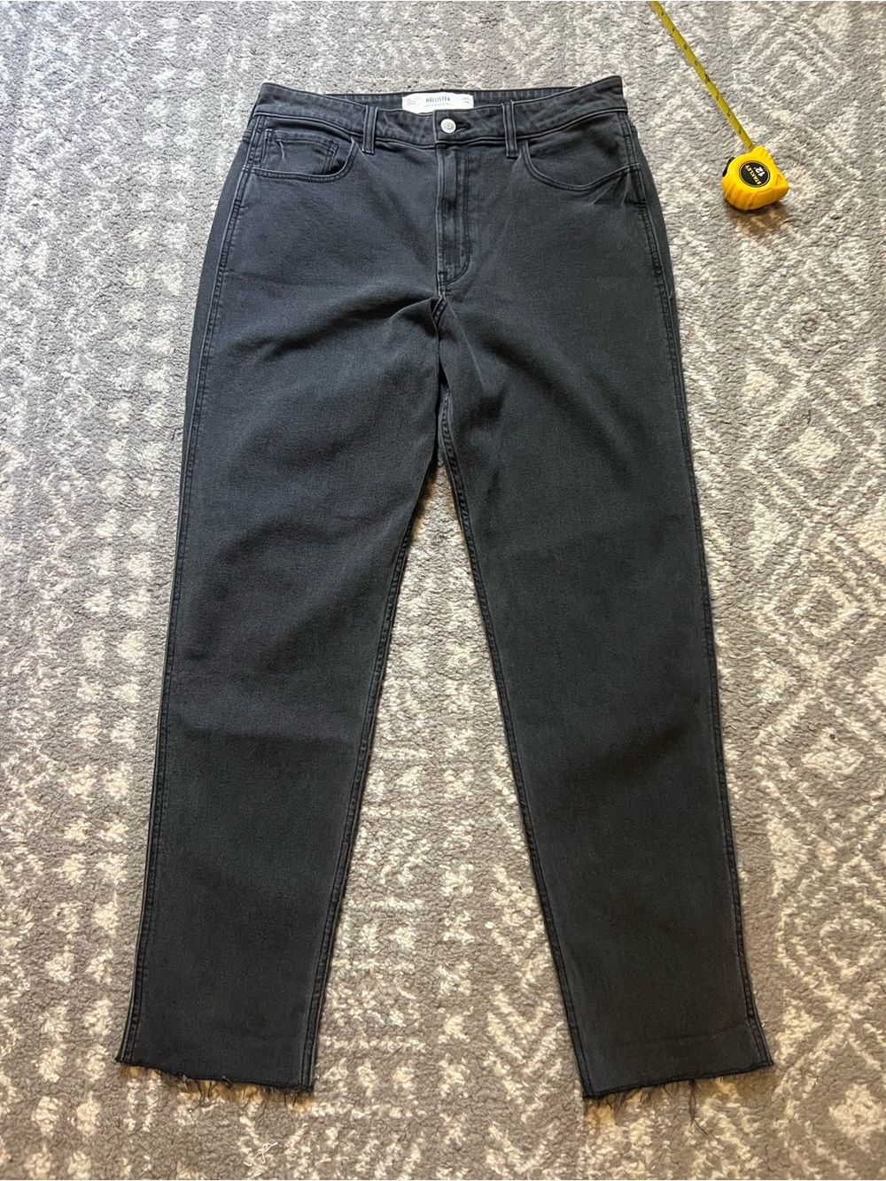 Hollister Dark grey ultra High-Rise mom jeans Straight Leg size 12L (Y100)